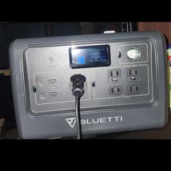 Bluetti Portable Power Station EB70S
