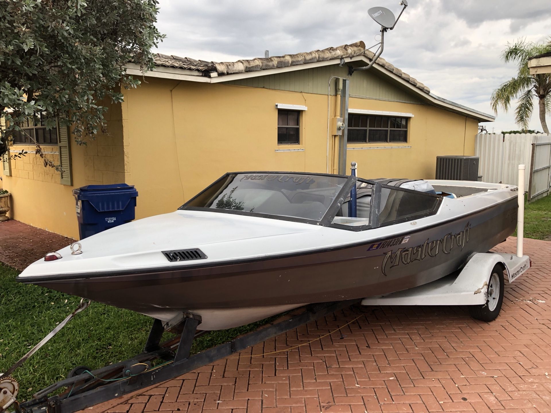 1987 Mastercraft Pro star 190 ski boat