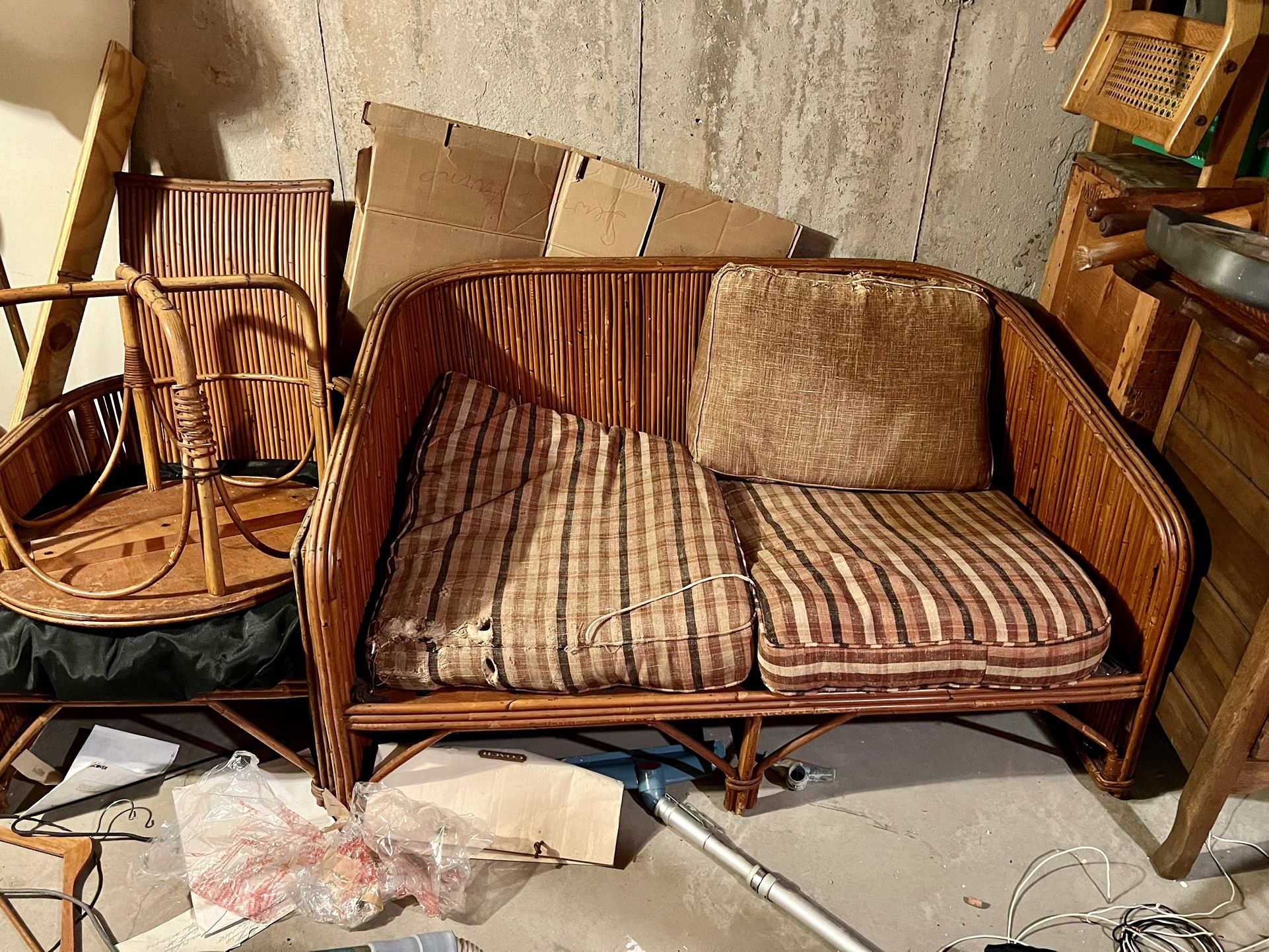 Rattan Love Seat Table And Chair