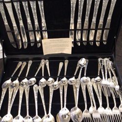 WM Rogers Flatware Set