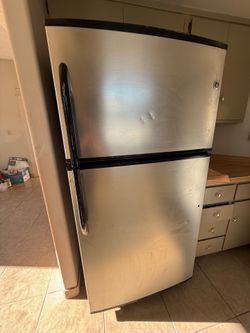 Free GE stainless refrigerator works fine