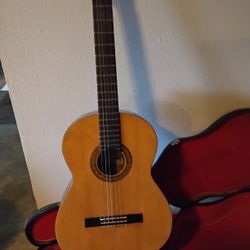 Vintage Crown G-75 Accoustic Guitar In Hardcase