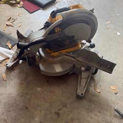 Dewalt Saw 