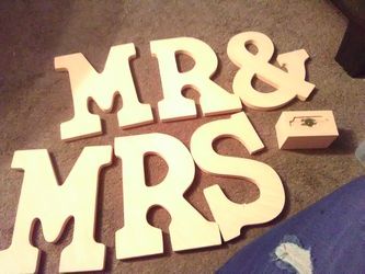 Mr & Mrs sign and ring box