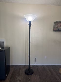 high-quality torchiere floor lamp in excellent condition