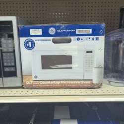 Countertop Microwave With Convenience Controls