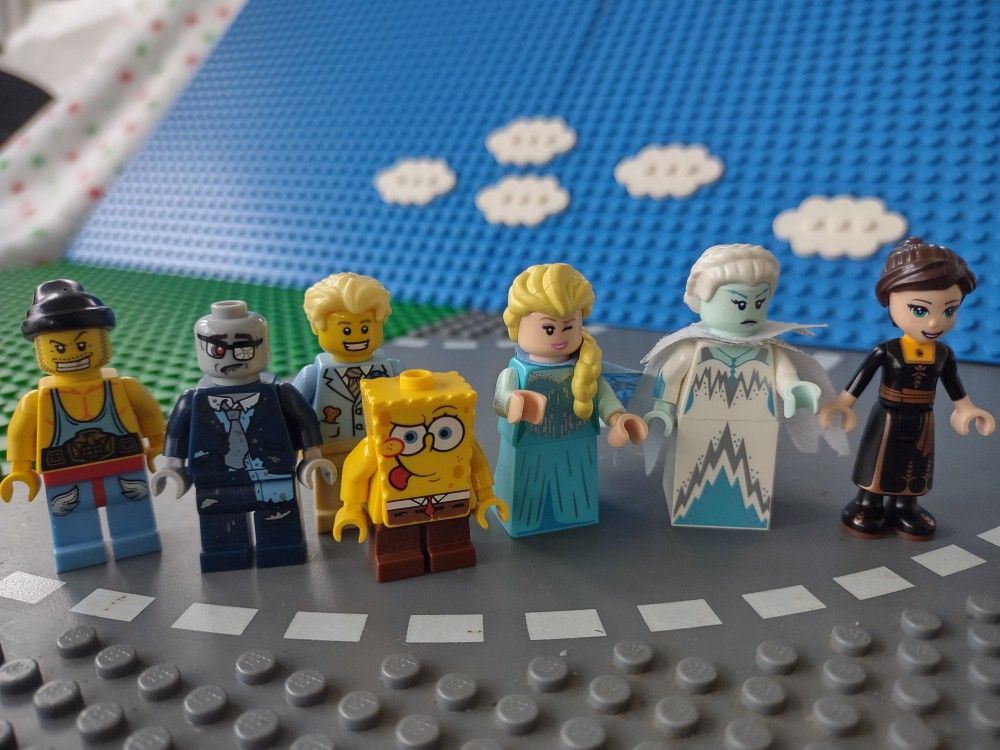 Lego Minifigure Lot Of 7