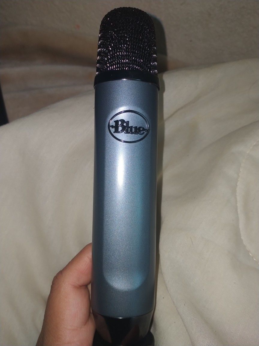 Blue Ember Mic With Blue Compass Tube Style Mic Arm Combo