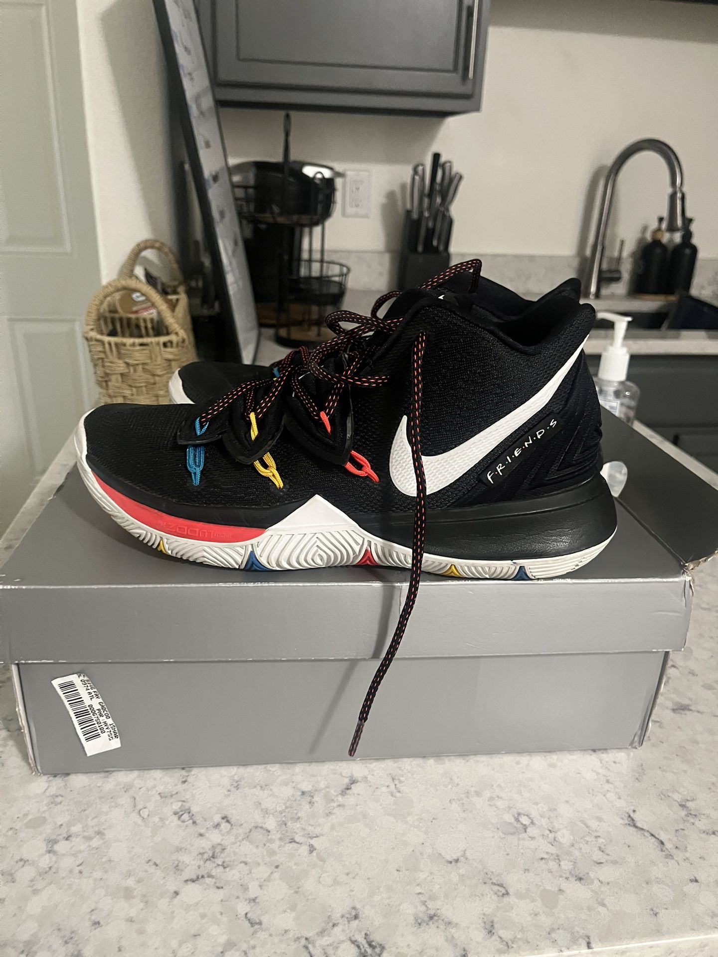 Kyrie 5 Friends
