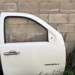 GMC Yukon Denali Front Driver Side Door (2007–2014) - OEM White