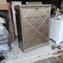 5 Drawers Chest Never Been Used 