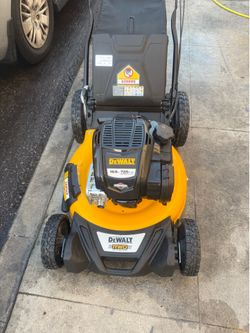 21 in. 163cc Briggs and Stratton 725Exi Engine Rear Wheel Drive 3-in-1 Gas Self Propelled Walk Behind Lawn Mower like new $350 firm