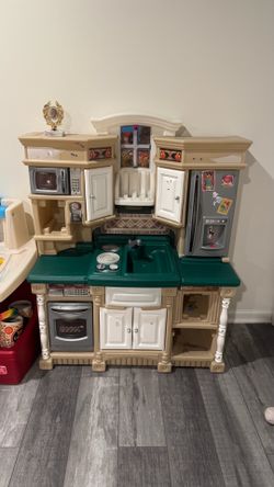 Step2 Kids Play Kitchen + Activity Desk & Stool – Great Condition