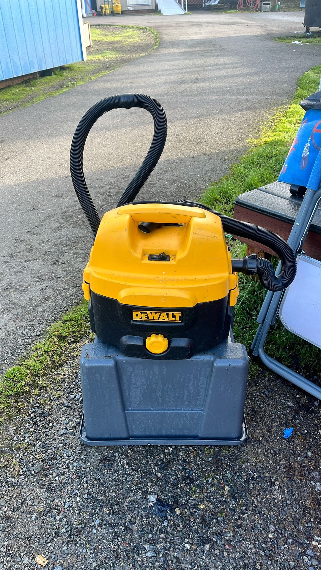 Dewalt Heavy Duty 2gallon Cordless Wet/dry Vacuum
