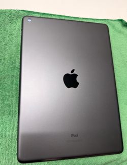 Apple iPad 9th Gen 10” barely used
