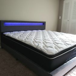 NEW KING-SIZE PILLOW TOP MATTRESS AND BOX SPRING 🆕️