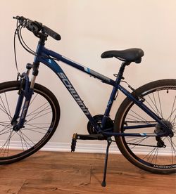 Schwinn Trailway Shimano Men’s Bike  - Practically Brand New!