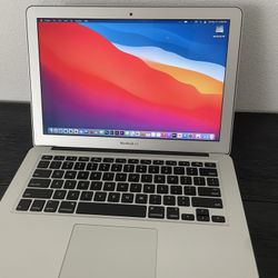 2017 MacBook Air 1.8GHZ 8GB 512GB 74 Cycles