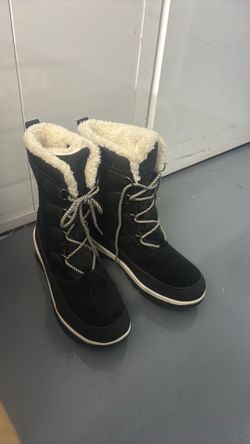 Snow boots