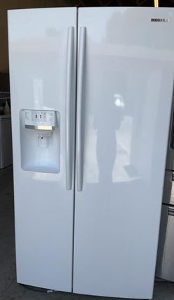 Samsung Side-by-Side  White Refrigerator Fridge
