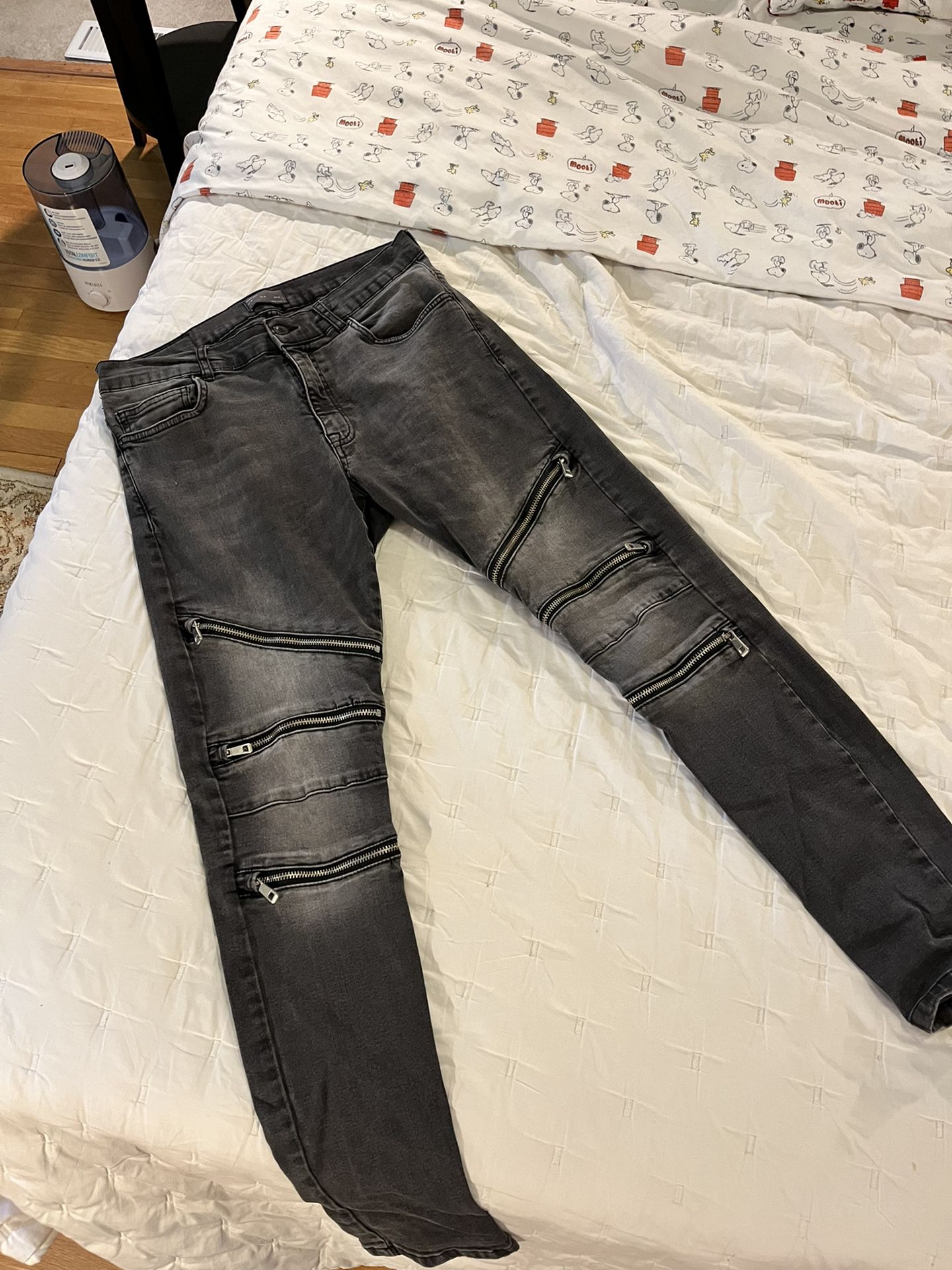 Zara Men Charcoal Jeans With Zipper Ups 