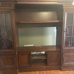 Entertainment center