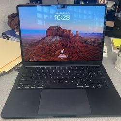 MacBook Air, 13 Inch, 2024, M3 Chip, 8-core, 500 Gb