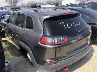 2019 Jeep Cherokee trail hawk for parts