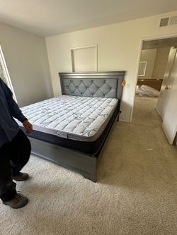 King bed frame and Mattress only with led lights new in a box       venta de camas nuevas en caja