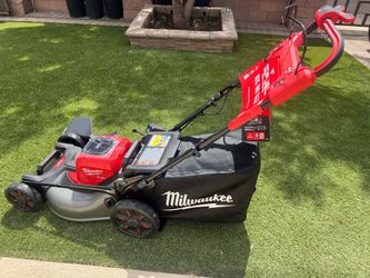 Milwaukee M18 FUEL Brushless Cordless 21 in. Walk Behind Dual Battery Self-Propelled Mower w/(2) 12.0Ah Battery and Rapid Charger