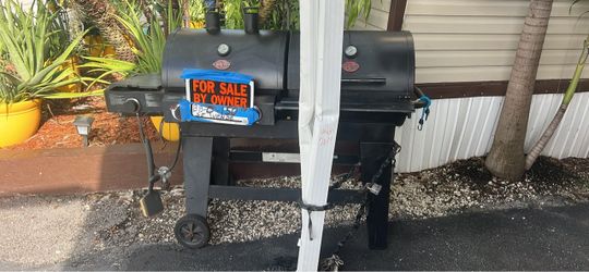 Asador De Gas y Carbón con Hornilla.