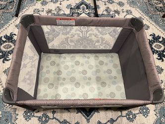 Like New!! Portable Baby Play Yard With Removable Bassinet and Changing Table, 