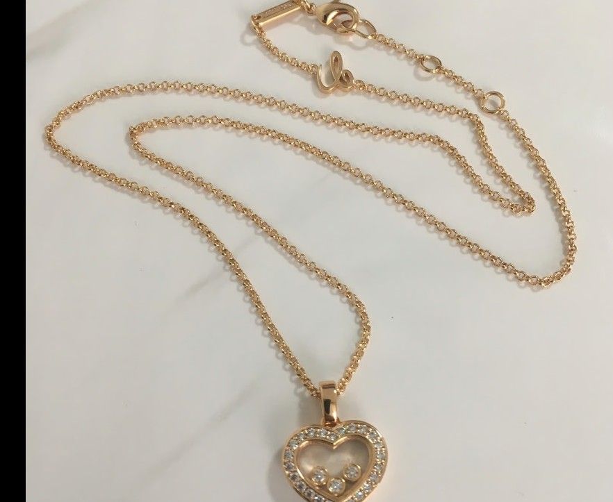 Sparkling necklace