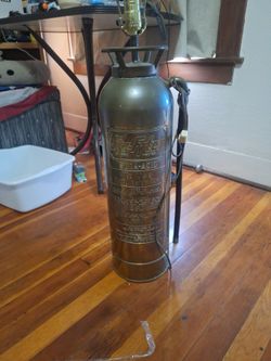 Fire extinguisher lamp