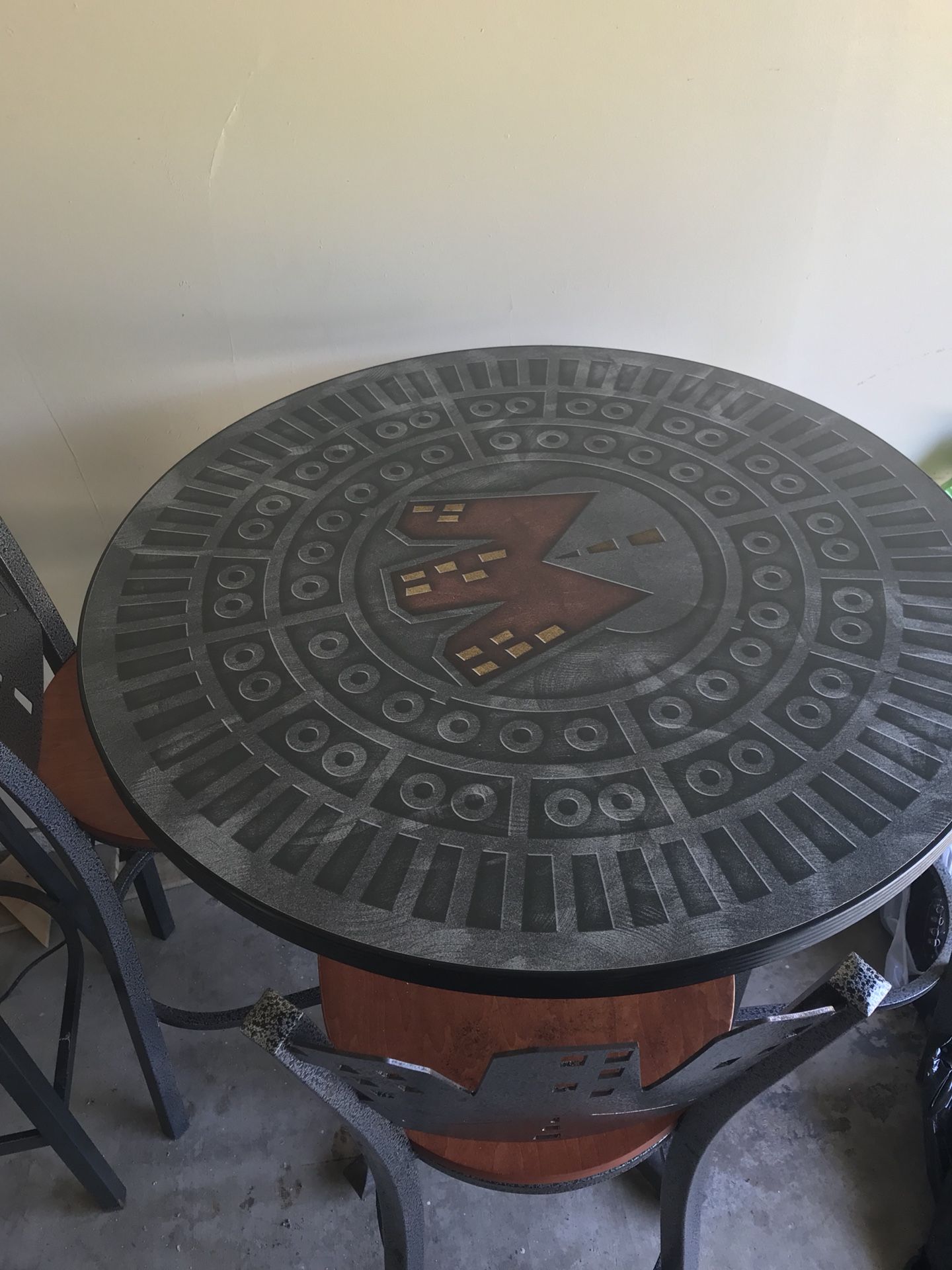 Pizza Hut Wingstreet table and 3 chairs