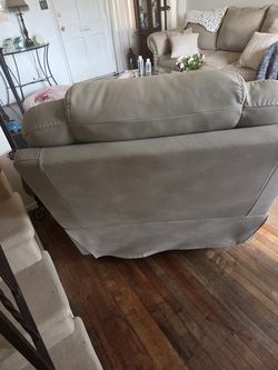 Never used bought 3 wks. Ago Electric Recliner