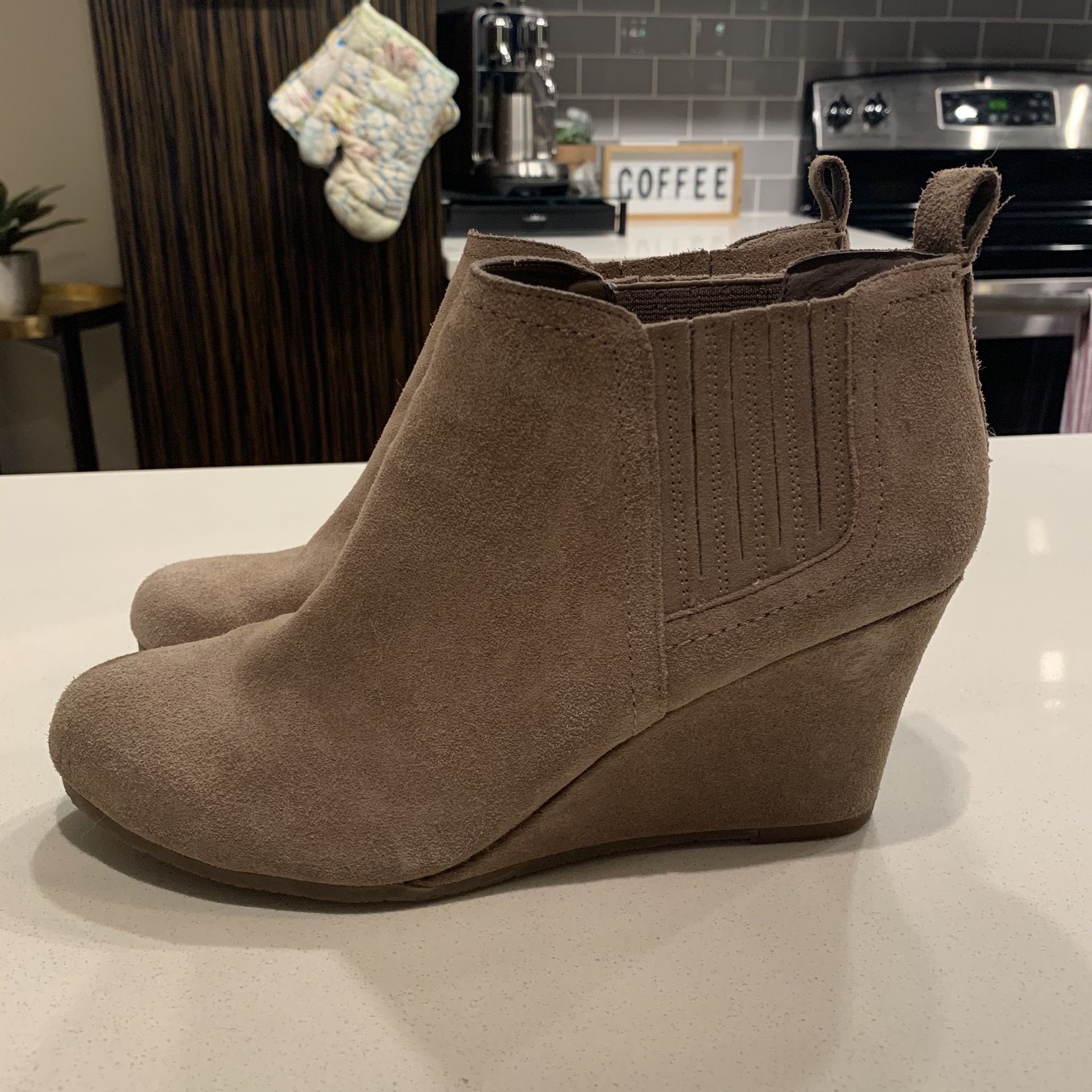 Size 10 Dolce Vita Beige Suede Wedge Booties