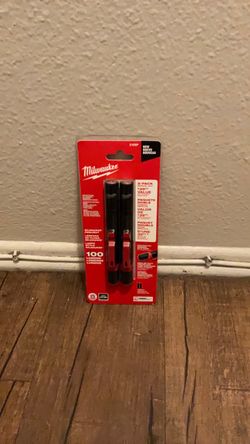 Milwaukee 2 Pack Flashlight 100 Lumens