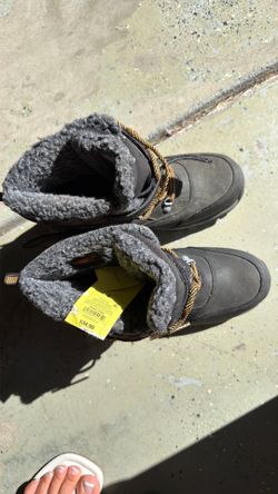 Snow boots
