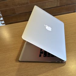 Apple MacBook Air 13” i5/4GB/256GB SSD $180 