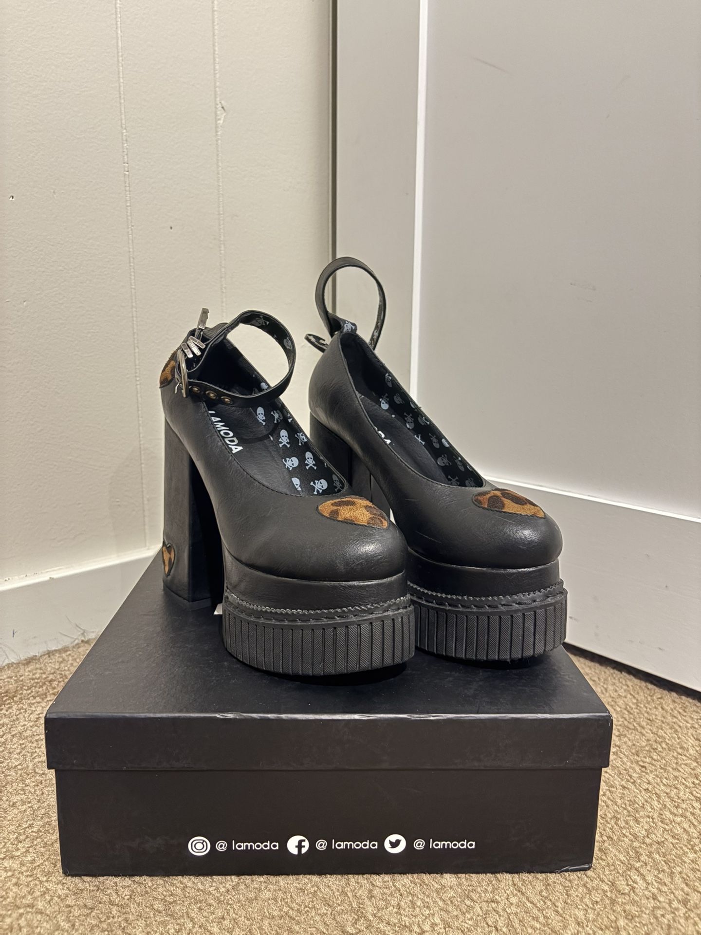 Lamoda Dolls Kill Size 6 Platform Heels