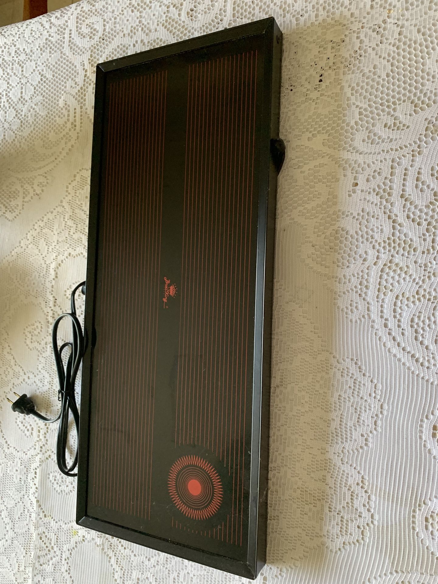 DELUXE ELECTRIC HOT SERVER . PORCELAIN SURFACE . FULLY ADJUSTABLE THERMOSTAT . NEVER USED. BROIL KING . IT HAS 2 HANDLES . 22” L X 9”” W