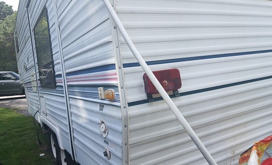 2000 Fifth Wheel Excellent Condition Will Trade For Pull Behind