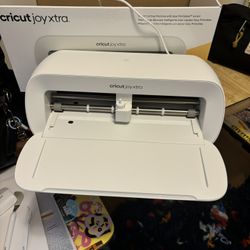 Cricut Joy Xtra With Extras! Brand New!