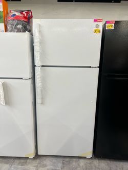 GE White Top-Freezer Refrigerator 17.5 cu ft