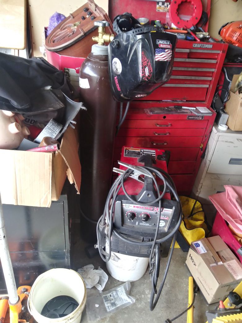 Lincoln 140. Welder with 110 v and tank half of aragon gas plus extras $350 Or Best offer