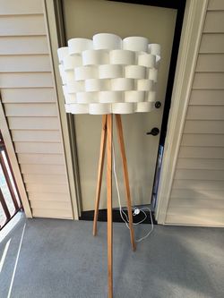 IKEA Modern Wooden Tripod Floor Lamp – Excellent Condition