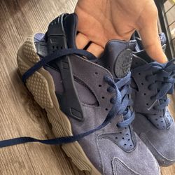 Nike Suede Running Shoes MENS size 9 (like New)