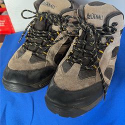 Men’s Denali Hiking Boots Size 13