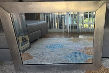 🪞 Modern Framed Wall Mirror – Excellent Condition!